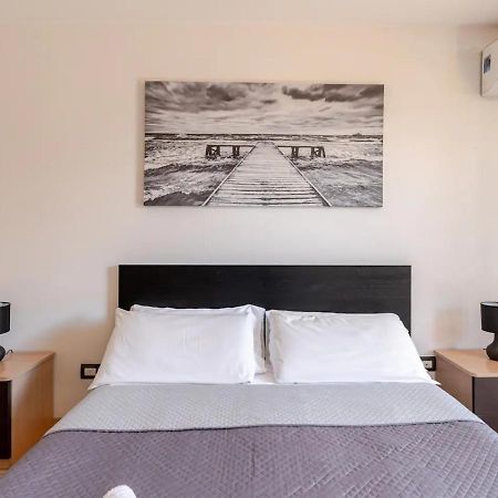 Garden Villa - Free Parking, Wi-Fi E Netflix Fiumicino Luaran gambar