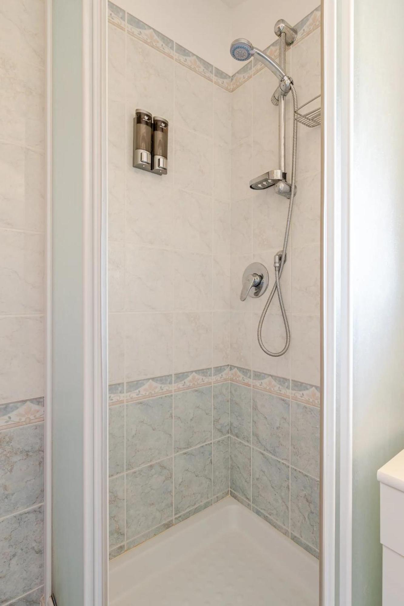 Garden Villa - Free Parking, Wi-Fi E Netflix Fiumicino Luaran gambar